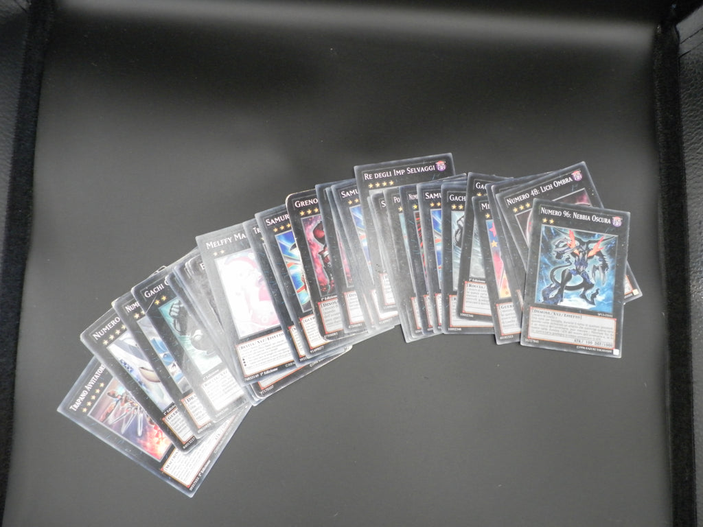 LOTTO 40 CARTE YU GI OH XYZ