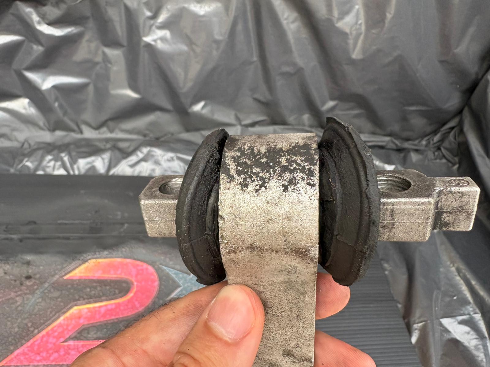 SUPPORTO MOTORE ALFA BRERA SPIDER 159 2.4 JTDM COD: 50502603 ORIGINALE USATO